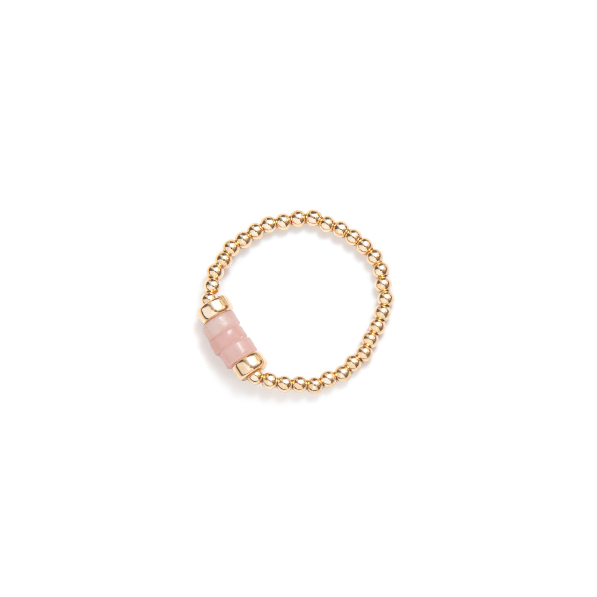 A gold-colored elastic ring with 3 bead of pink quartz in the center, from the Héritage Collection.