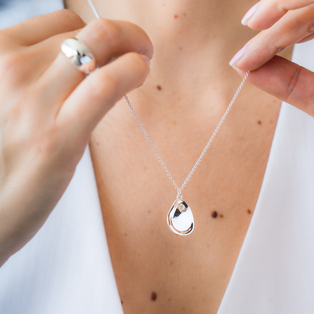Be Touched Necklace - Lithos